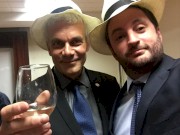 I due esperti col "Panama" festeggiano il successo del corso