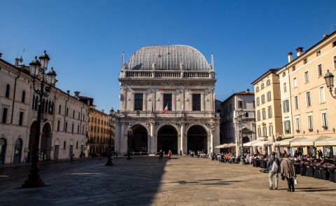 COMPLETATA L’INSTALLAZIONE DEL SISTEMA DI MONITORAGGIO STRUTTURALE DELLA COPERTURA DEL PALAZZO DELLA LOGGIA DI BRESCIA COMPLETATA L’INSTALLAZIONE DEL SISTEMA DI MONITORAGGIO STRUTTURALE DELLA COPERTURA DEL PALAZZO DELLA LOGGIA DI BRESCIA