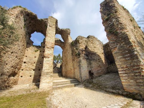INDAGINI DIAGNOSTICHE ALLE "GROTTE DI CATULLO" - SIRMIONE (BS) INDAGINI DIAGNOSTICHE ALLE "GROTTE DI CATULLO" - SIRMIONE (BS)