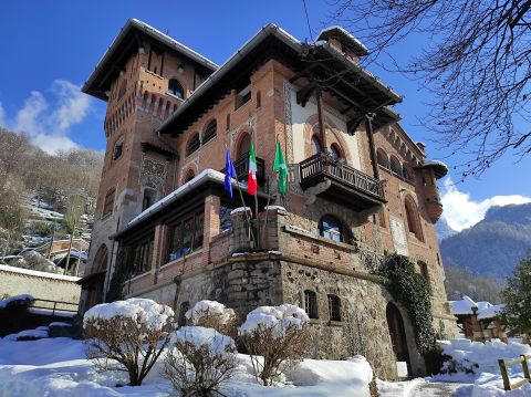 Indagini diagnostiche su strutture portanti in legno di Villa Migliavacca, sede del municipio di Introbio (LC) Indagini diagnostiche su strutture portanti in legno di Villa Migliavacca, sede del municipio di Introbio (LC)