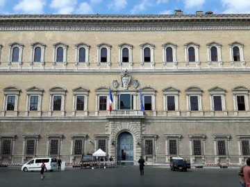 QUADRO FESSURATIVO E MONITORAGGIO DI PALAZZO FARNESE A ROMA