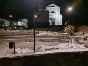 Nuova piazza a Sernio (SO) - vista notturna Nuova piazza a Sernio (SO) - vista notturna