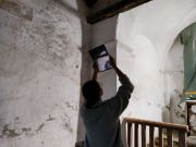 Fase di rilievo con tablet munito di scanner LiDAR Fase di rilievo con tablet munito di scanner LiDAR