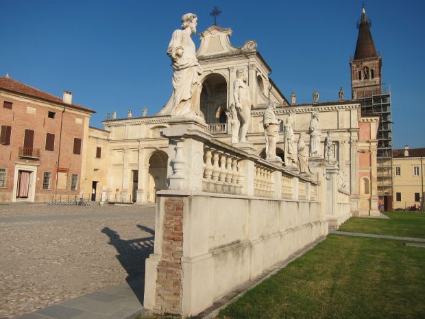 Gestione informativa e modellazione HBIM del Chiostro dei Secolari nell&rsquo;Abbazia di Polirone