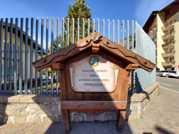 dettaglio Insegna